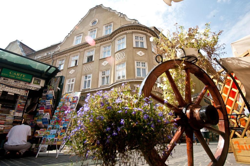 Hotel Coroana Braşov Buitenkant foto