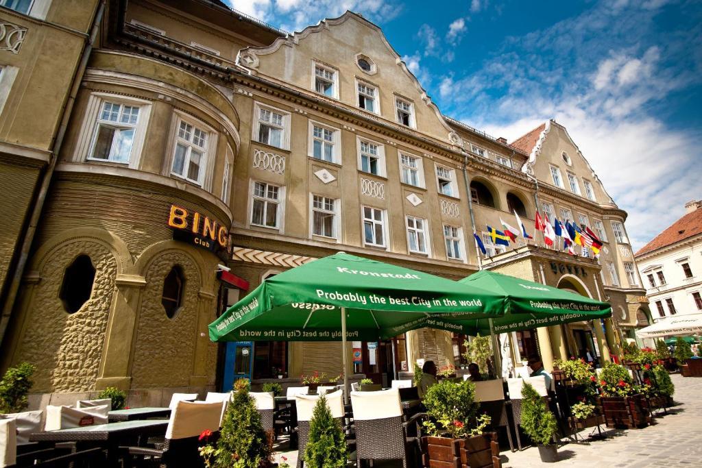 Hotel Coroana Braşov Buitenkant foto