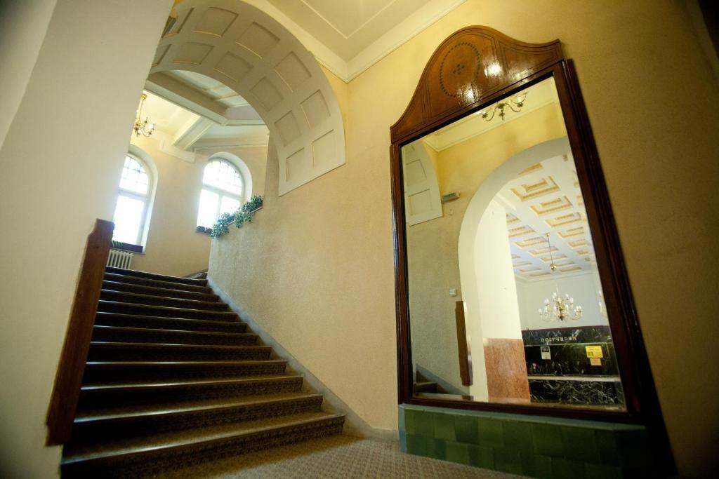 Hotel Coroana Braşov Buitenkant foto