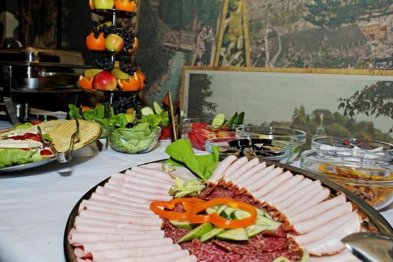 Hotel Coroana Braşov Buitenkant foto