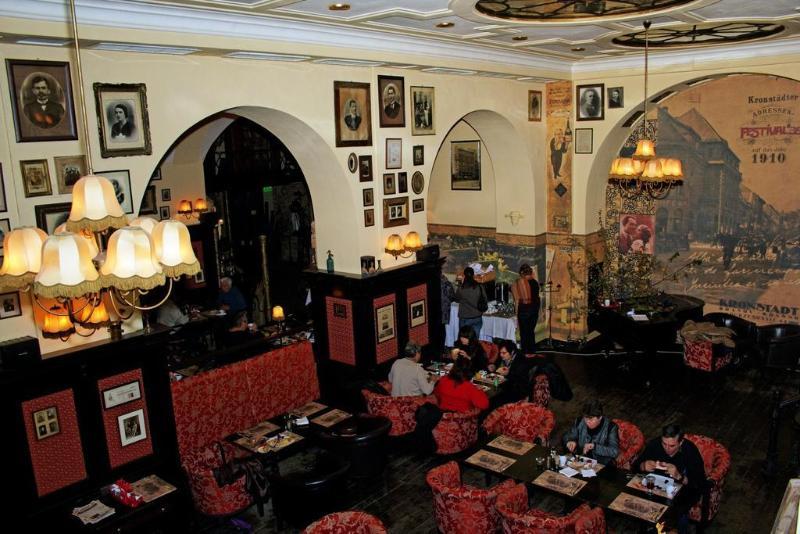 Hotel Coroana Braşov Buitenkant foto