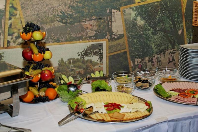 Hotel Coroana Braşov Buitenkant foto