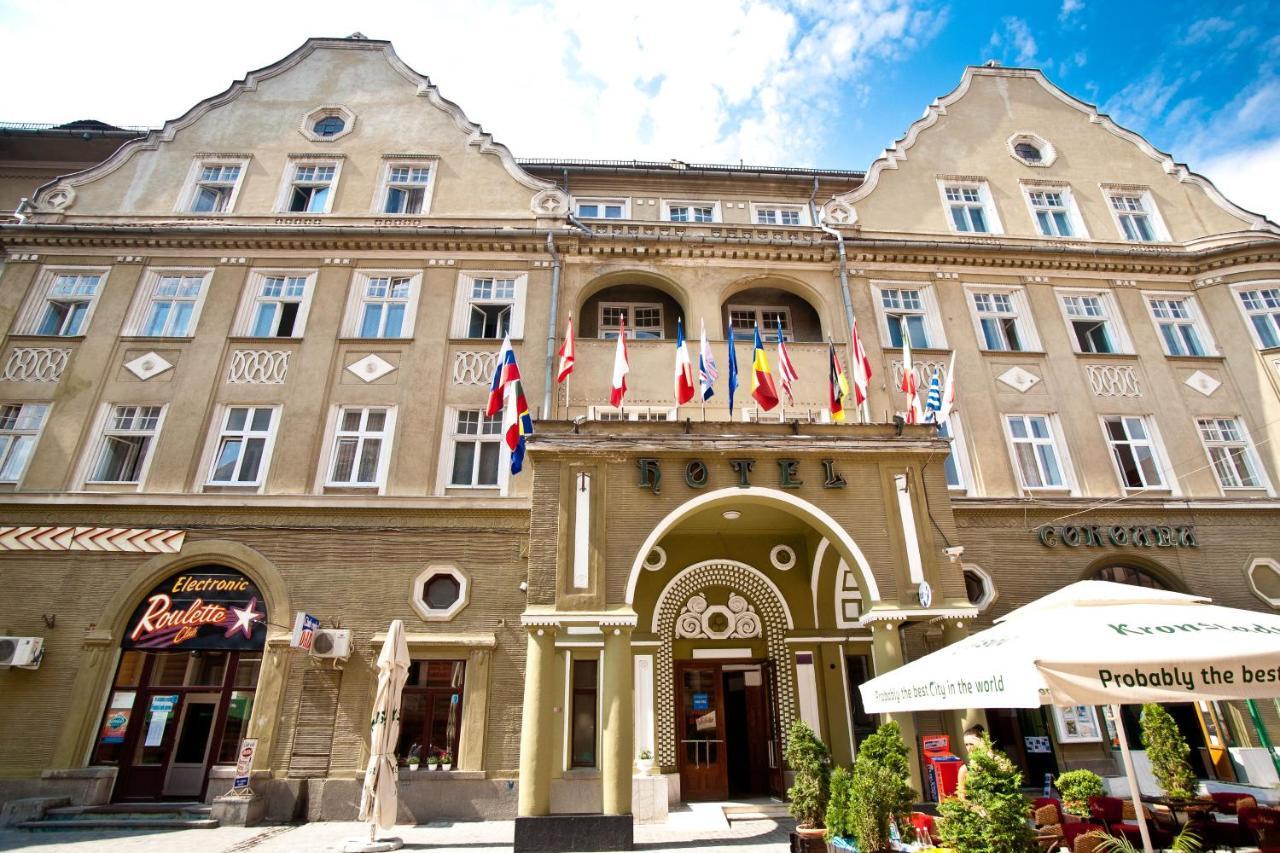 Hotel Coroana Braşov Buitenkant foto