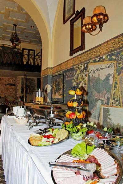 Hotel Coroana Braşov Buitenkant foto
