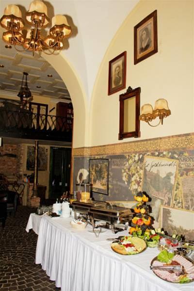 Hotel Coroana Braşov Buitenkant foto
